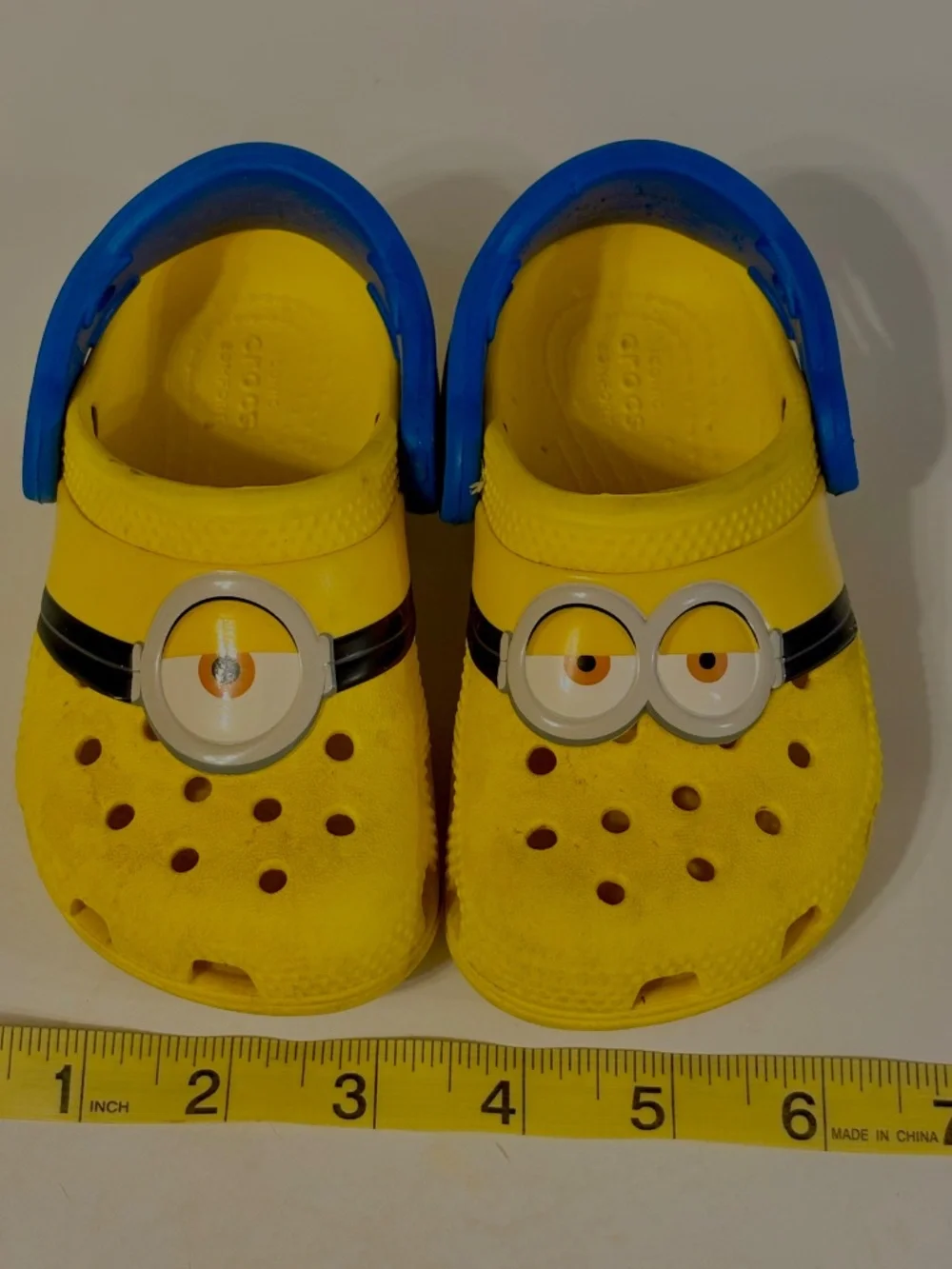 Crocs Classic Clog Despicable Me Minions Fun Lab Kids Shoes Sandals Sz 7 Unisex